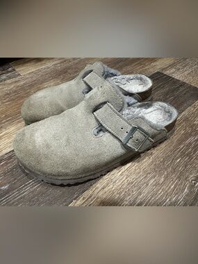 Birkenstock Shearling-Lined Suede Clog in Lavender size 41